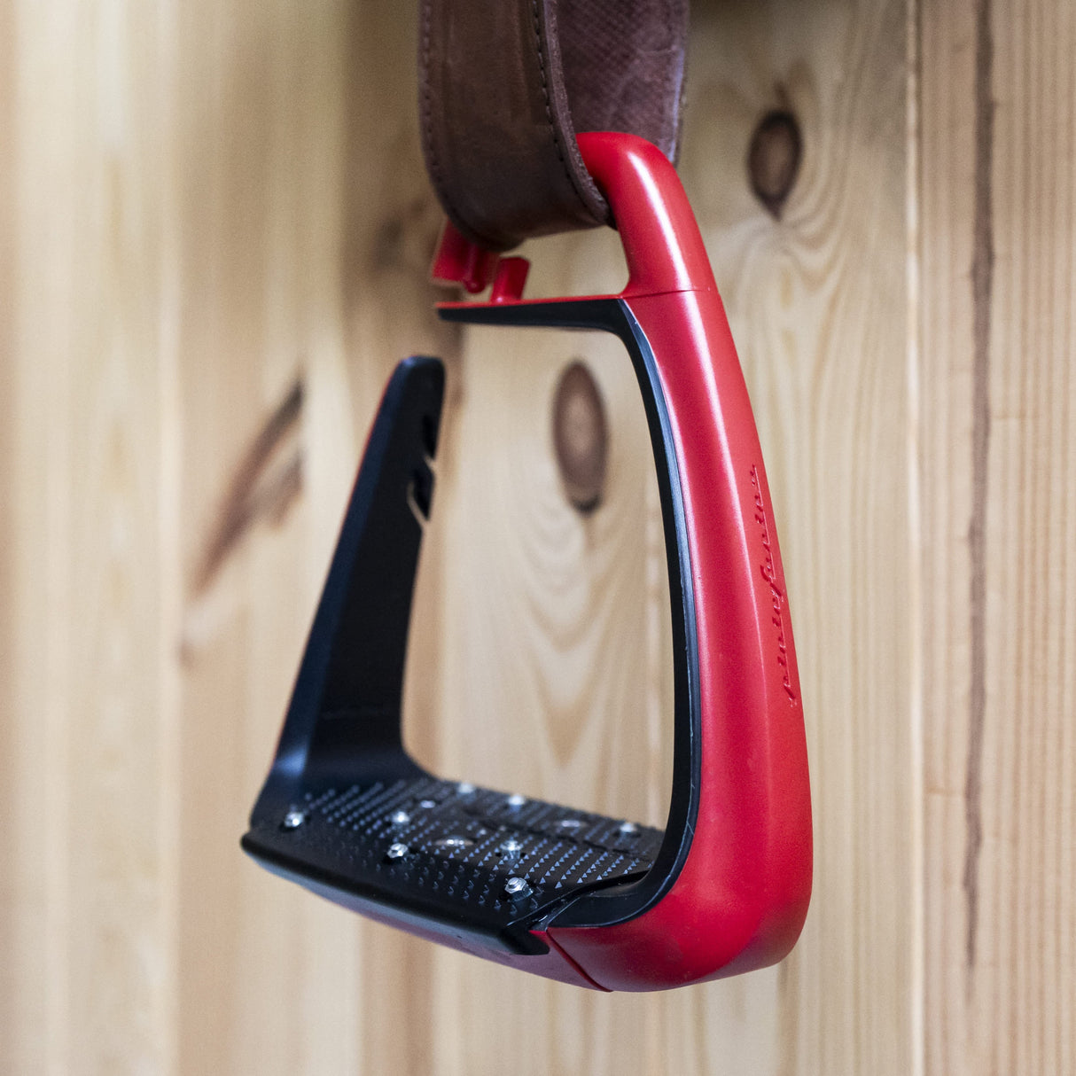 Freejump Soft'Up Classic Stirrups #colour_red-black